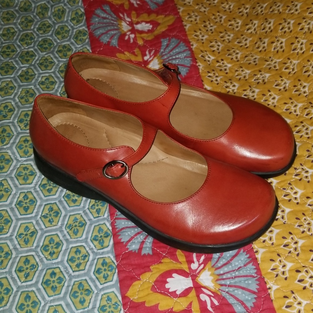 Dansko shoes size 39
